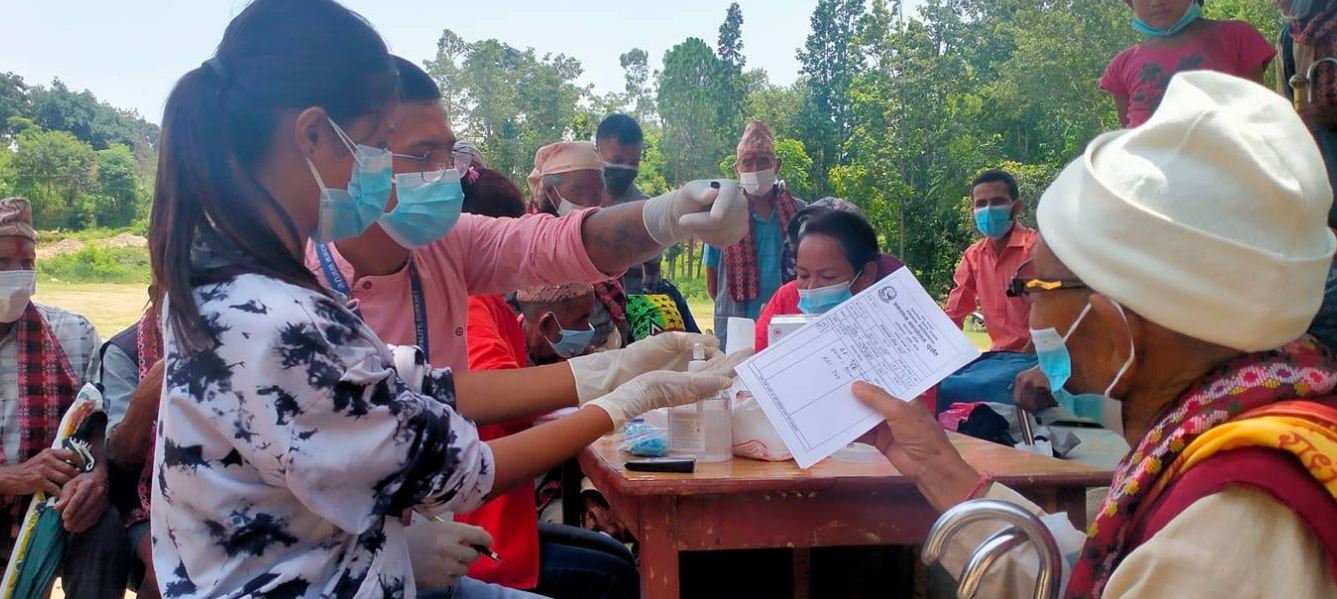 भेरीगंगामा वृद्धवृद्धाको स्वास्थ्य चेकजाँच 